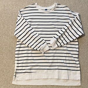 Old Navy Women’s Oversized Boyfriend Striped Crew Neck Sweatshirt